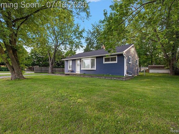 3rd image of 986 Gill St
