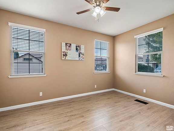 3rd image of 6658 Abbotswood Dr