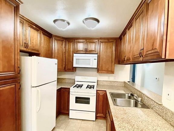 3rd image of 11150 Glenoaks Blvd Unit 89