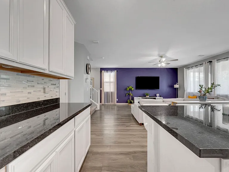 12321 Silvana St — Photo 7