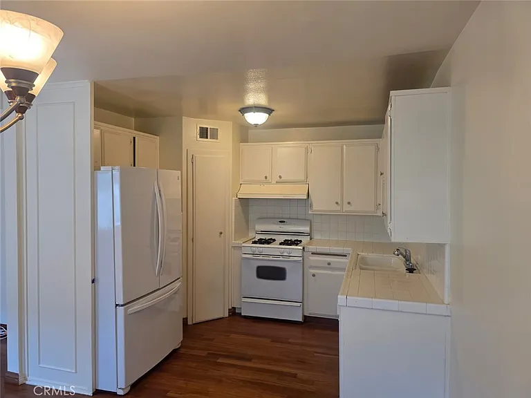 18601 Collins St #D7 — Photo 12