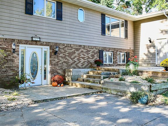 2nd image of 6625 Woodland Blvd