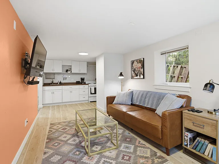 518 W 23rd Ave — Photo 3