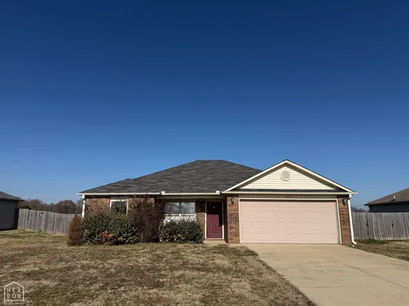 305 Emma Dr, State University, AR 72467