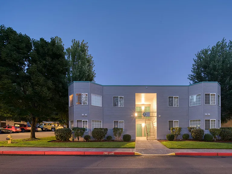 Regency Apartments — Photo 29