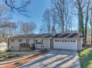 133 Apache Dr, Hendersonville, NC 28739