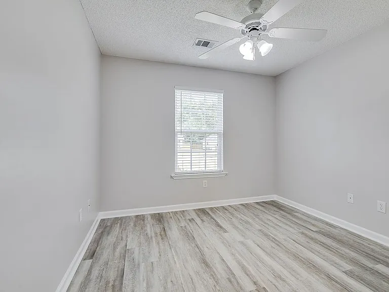 114 Mustang Dr — Photo 19