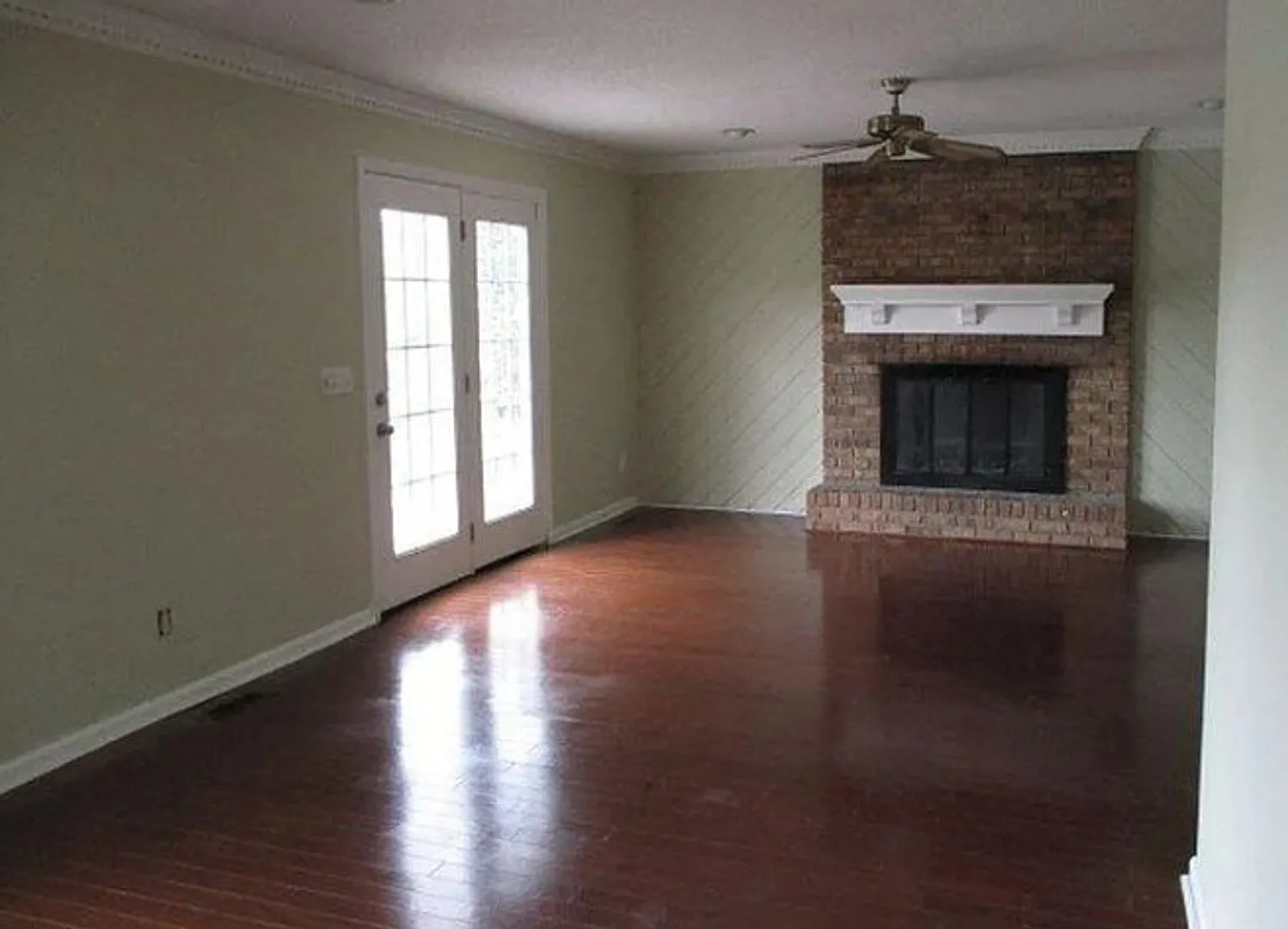 Beautiful 3Bed/2Bath — Photo 2