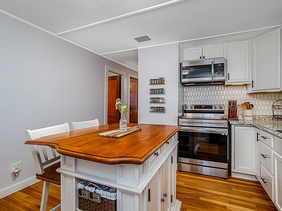 4th image of 62 Charlotte Street