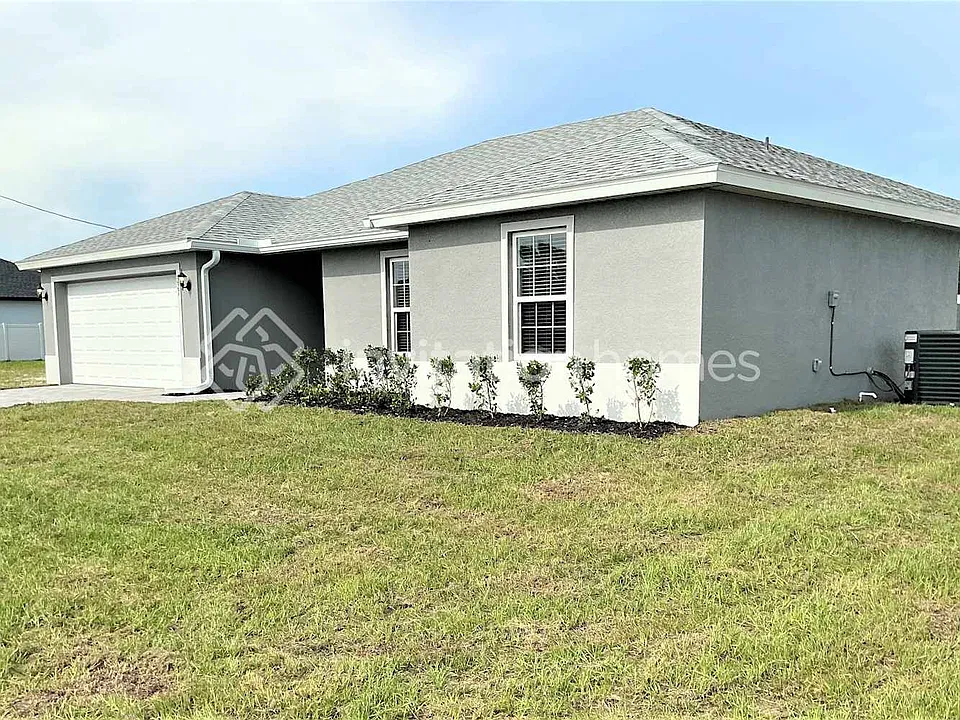 1227 SW 7th Ct