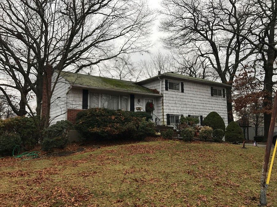 2nd image of 131 Louis St