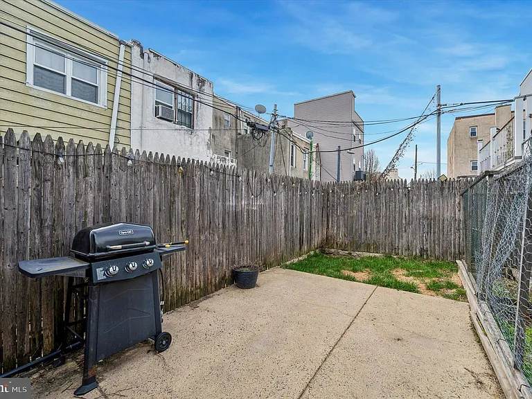 2042 E Huntingdon St — Photo 33