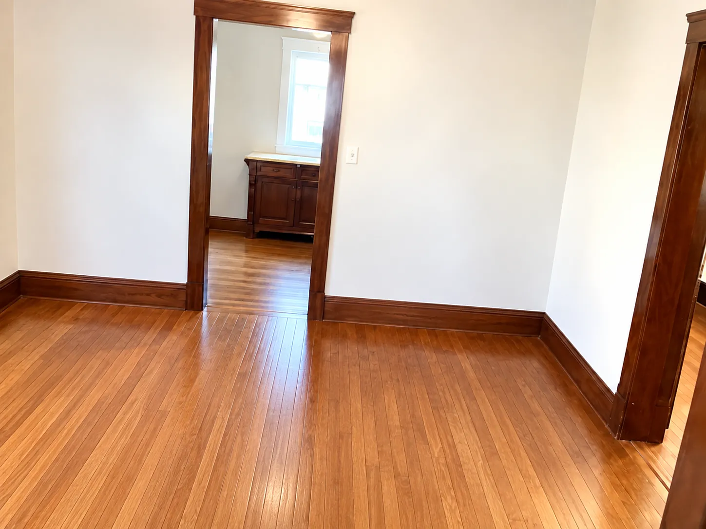 2 bed, 940 sqft, $1,300 — Photo 2