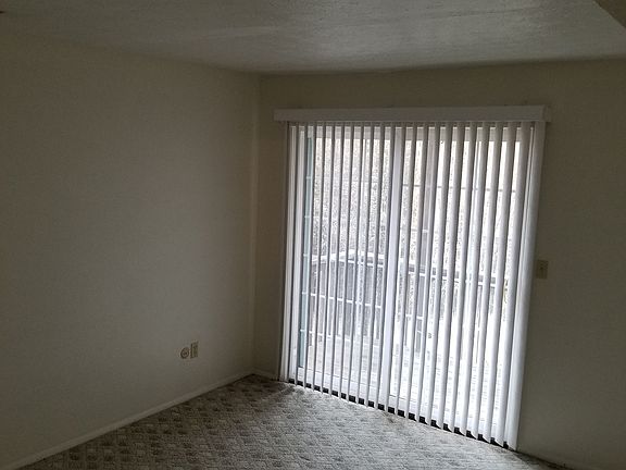 Bedroom w/ patio