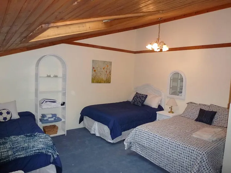 4274 N Lakeshore Dr — Photo 16