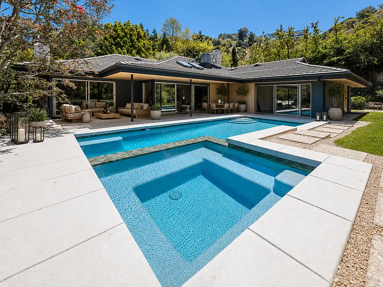 9410 Eden Dr — Photo 44