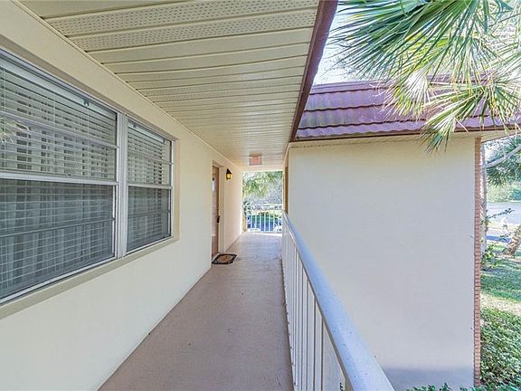 2nd image of 25 Vista Gardens Trl