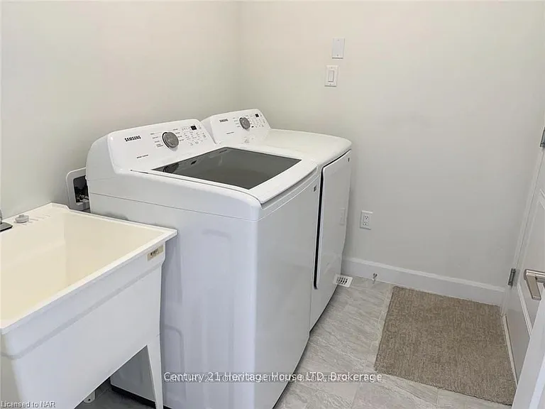 11 Beachwalk Cres — Photo 24