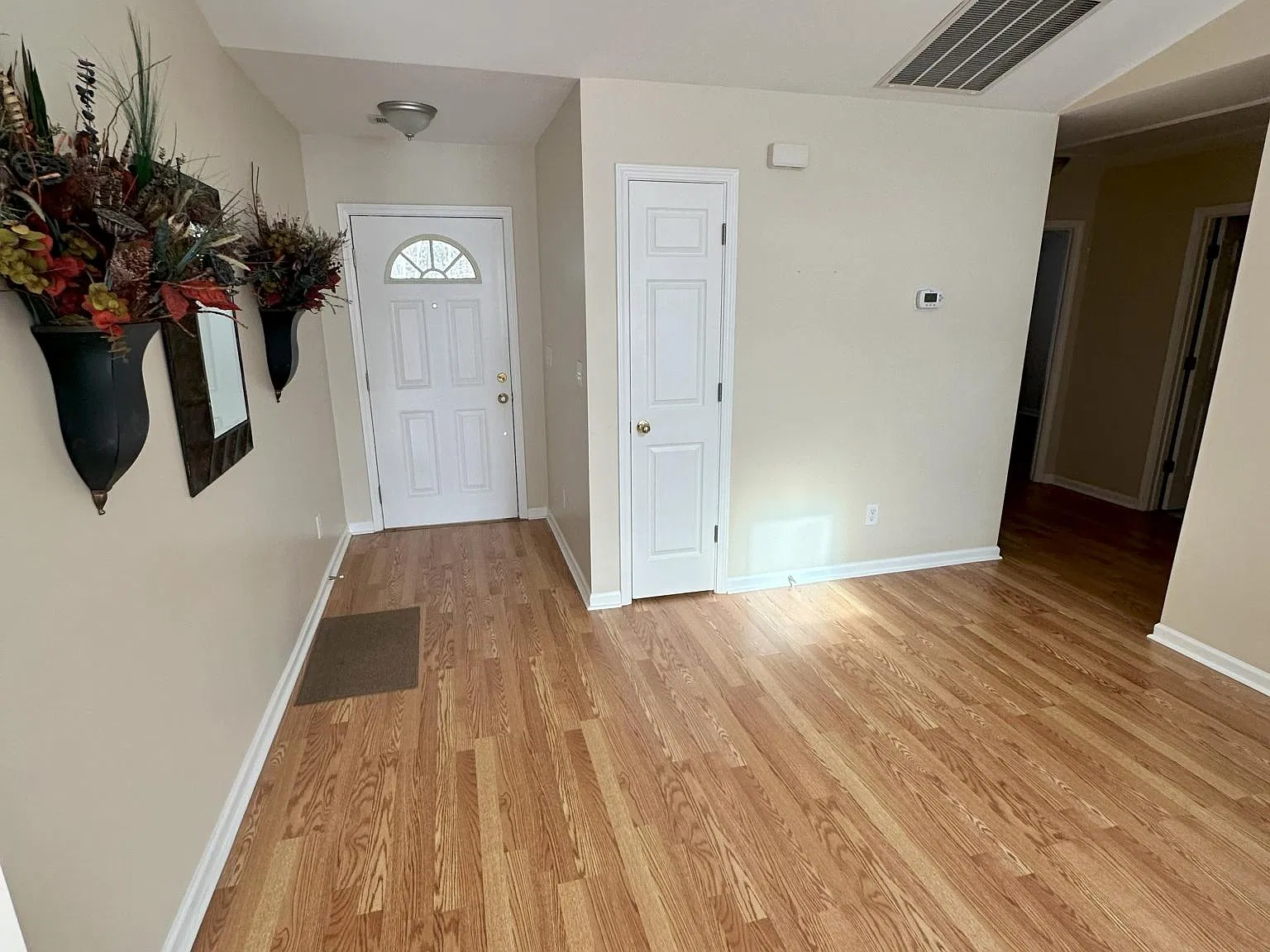 3 bed, 1294 sqft, $1,850 — Photo 4