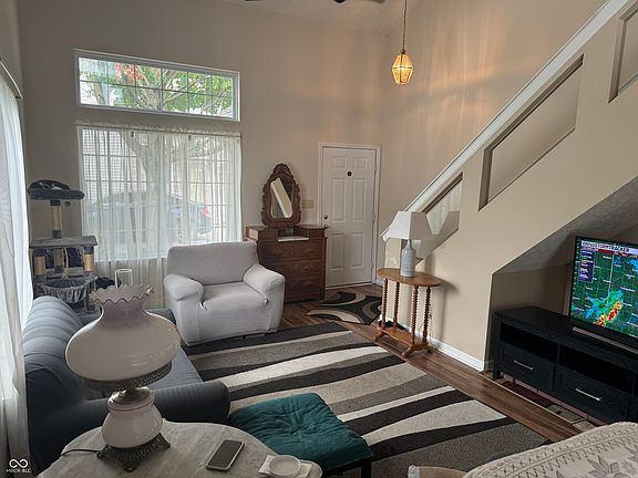 3rd image of 551 Mountain Pine Dr