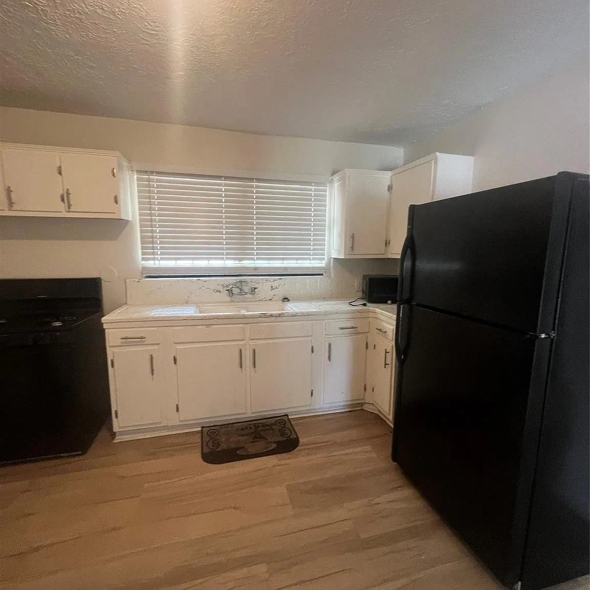 3 bed, 1.0 bath, 1036 sqft, $1,500 — Photo 3