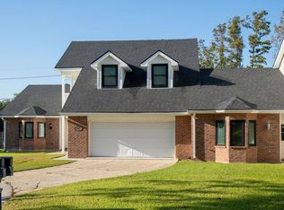 202 Racquet Ln, Houma, LA 70360