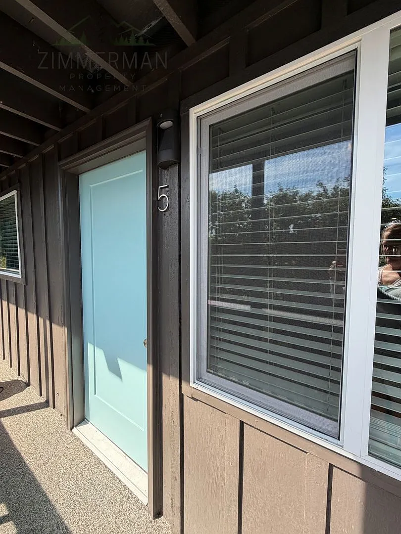 147 C Street — Photo 3