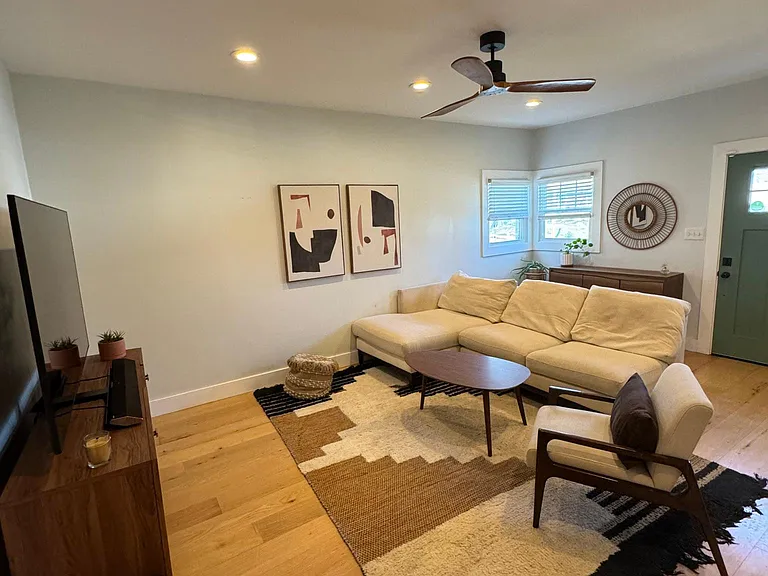 2215 Lindell Ave — Photo 4