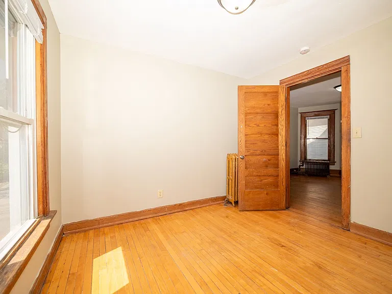 405-407 W Main St — Photo 38