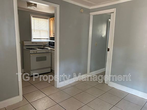 4th image of 423 Linwood Ave #A