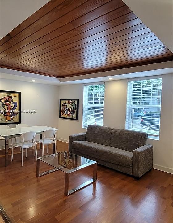 1st image of 622 15th St APT 1
