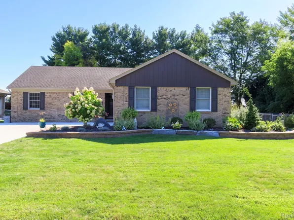 48200 Burton Dr, Shelby Township, MI 48317