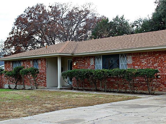 3rd image of 5424 Woodway Dr