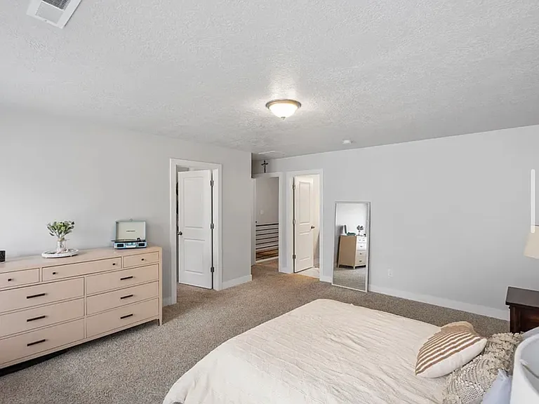 1215 S 200 E — Photo 2