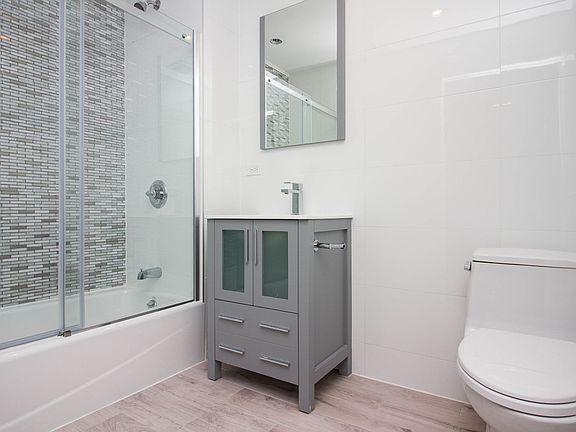 5th image of 804 Jefferson Ave #1B