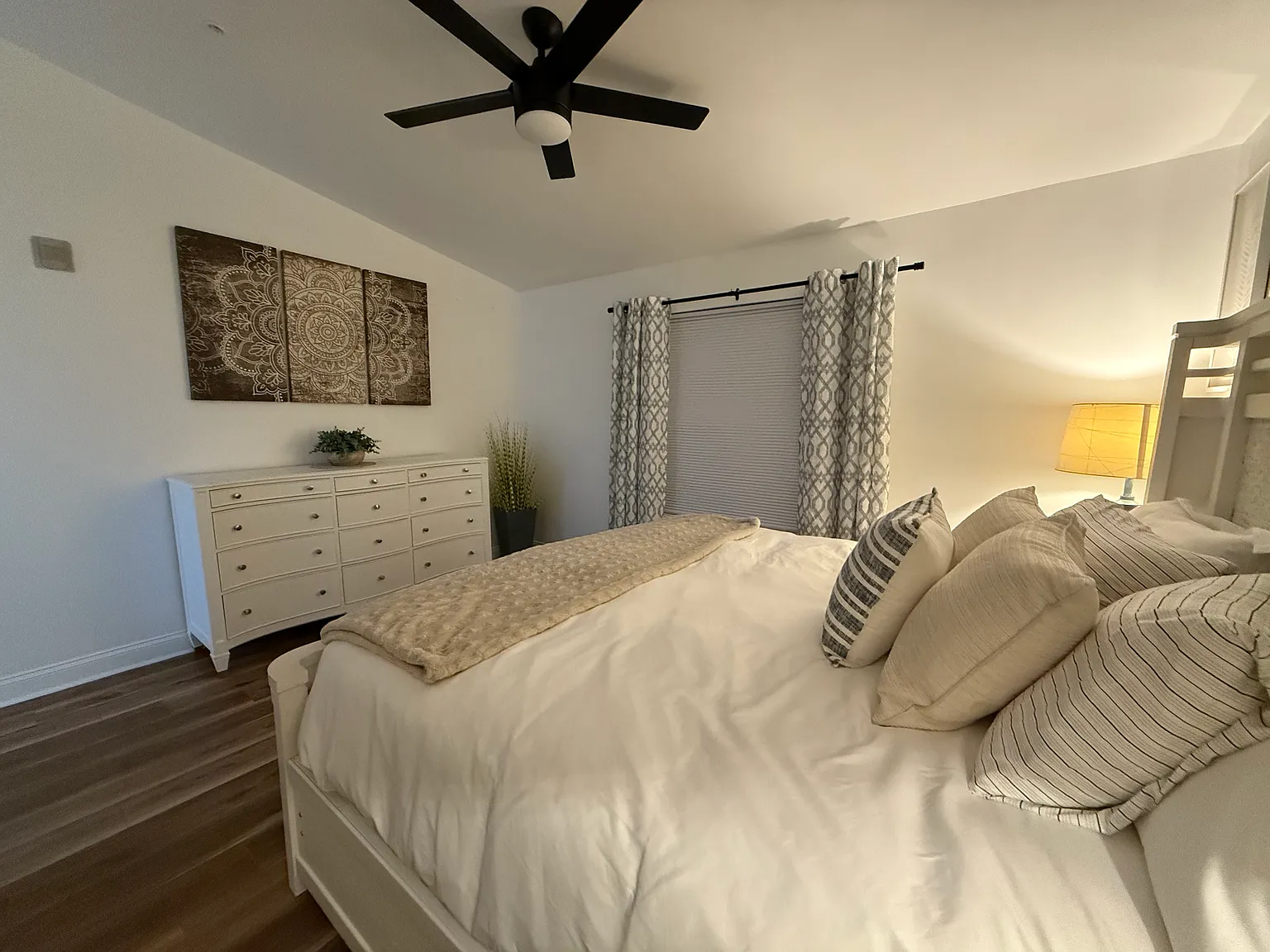 3 bed, 2.5 bath, $3,000 — Photo 2