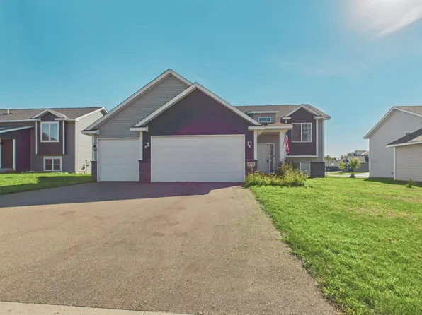 425 Eagle St NW, Isanti, MN 55040