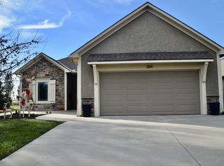 2250 Lake Pointe Dr #304, Lawrence, KS 66047