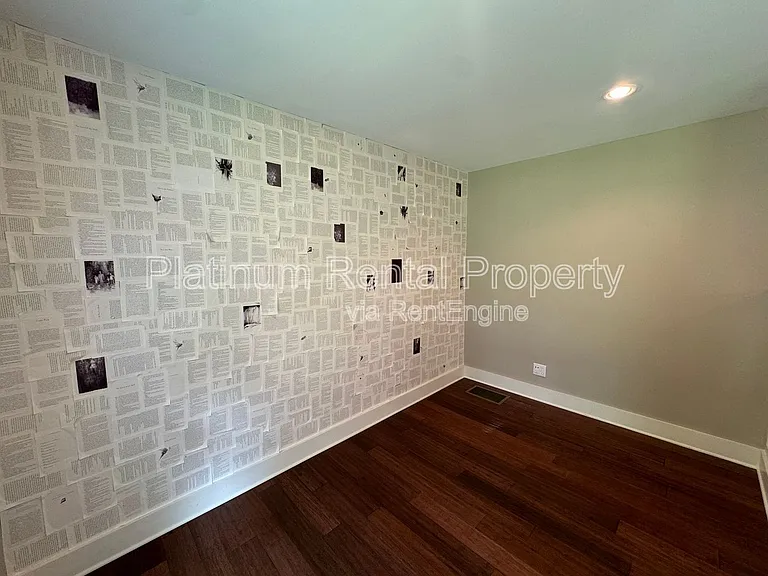 381 Lynne Cir — Photo 9