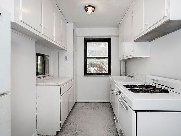 5th image of 264 Broadway Unit A306