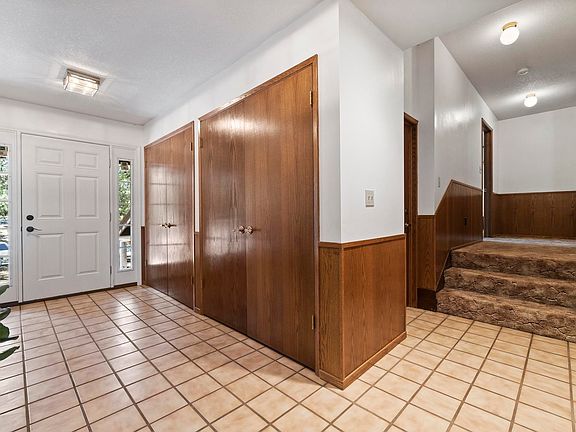 4th image of 21527 American River Dr