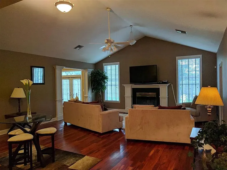 3711 Longchamp Cir — Photo 11