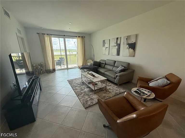 15285 Green Acres Ave #425 — Photo 8