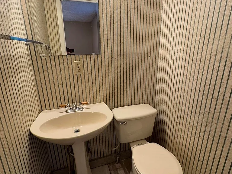 322 Norfolk Cir — Photo 5
