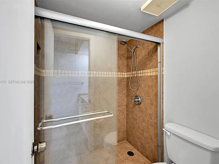 906 Twin Lakes Dr #8-J — Photo 13