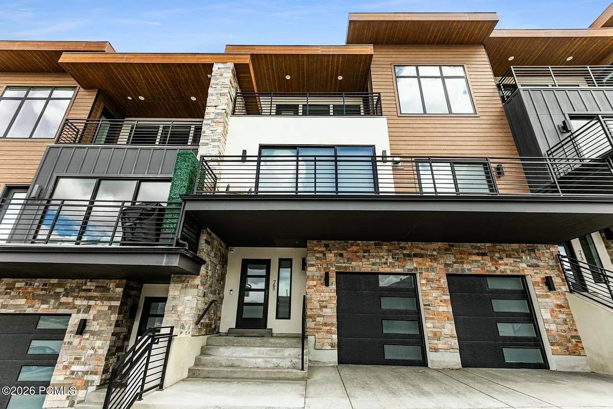 Building Photo - 765 E Miner Way
