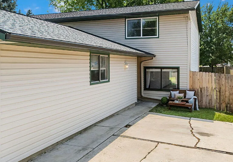 4327 W Grover St — Photo 4