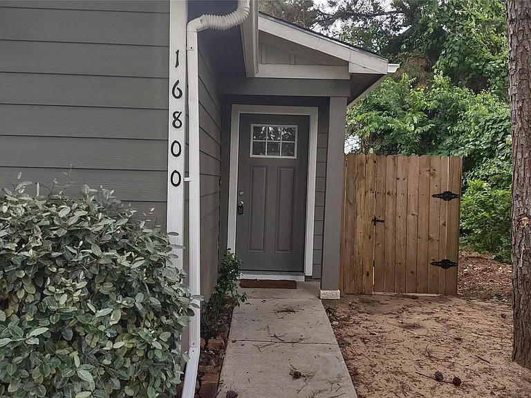 16800 Crestmont — Photo 3
