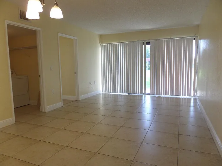 1524 Lake Crystal Dr #B — Photo 5