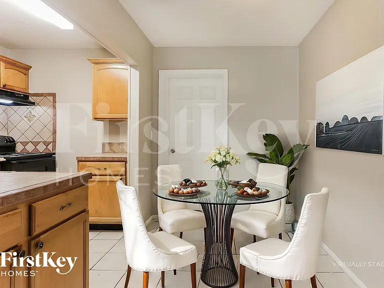 2322 N 28th Ave — Photo 7